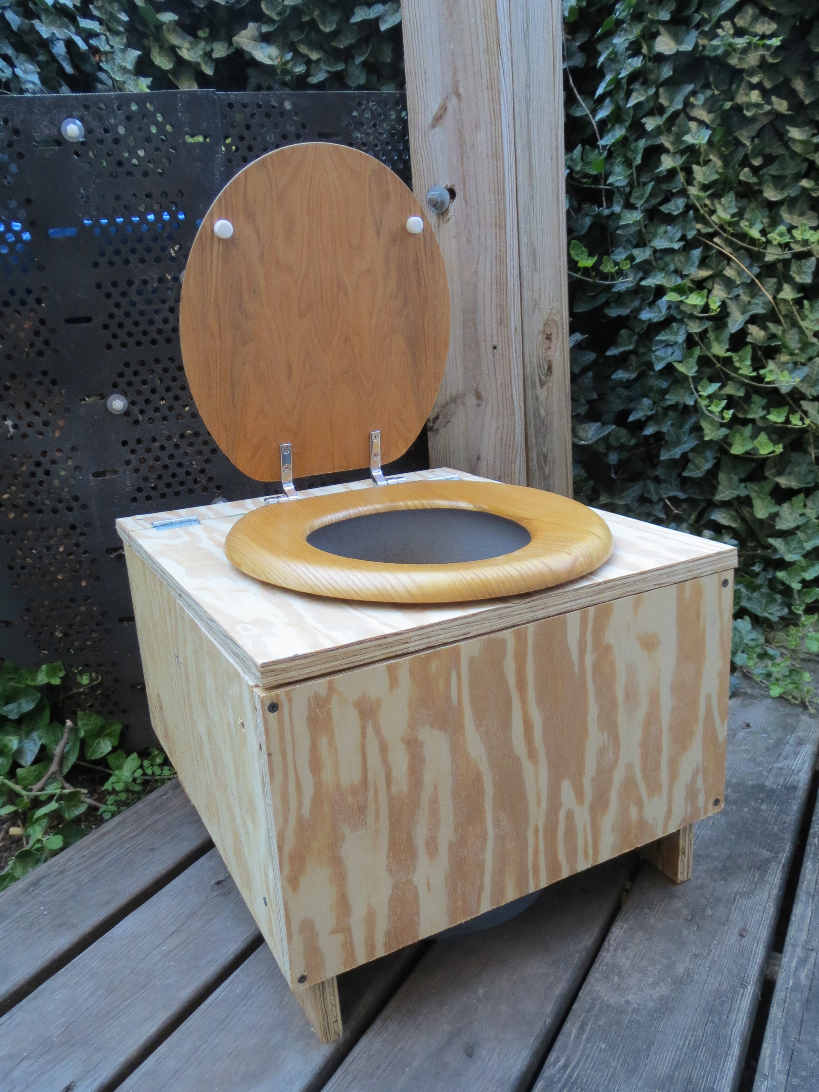 Creating Effective and Practical Composting Toilets – 101 Ways to Survive